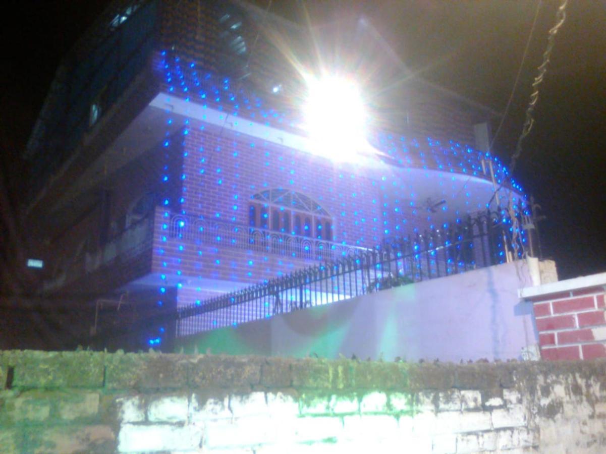 Srishti Shelter Hotel Varanasi Luaran gambar