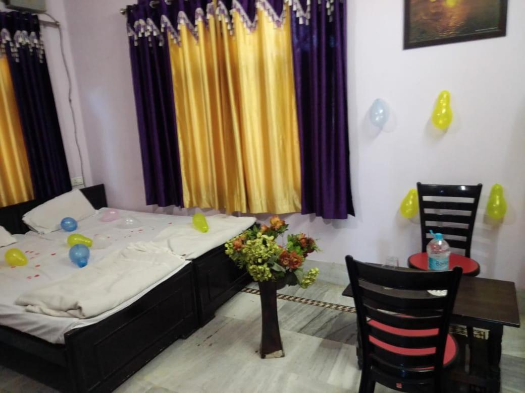 Srishti Shelter Hotel Varanasi Luaran gambar